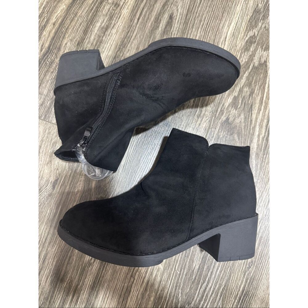 🏈 Black Suede Block Heel Bootie size 42
